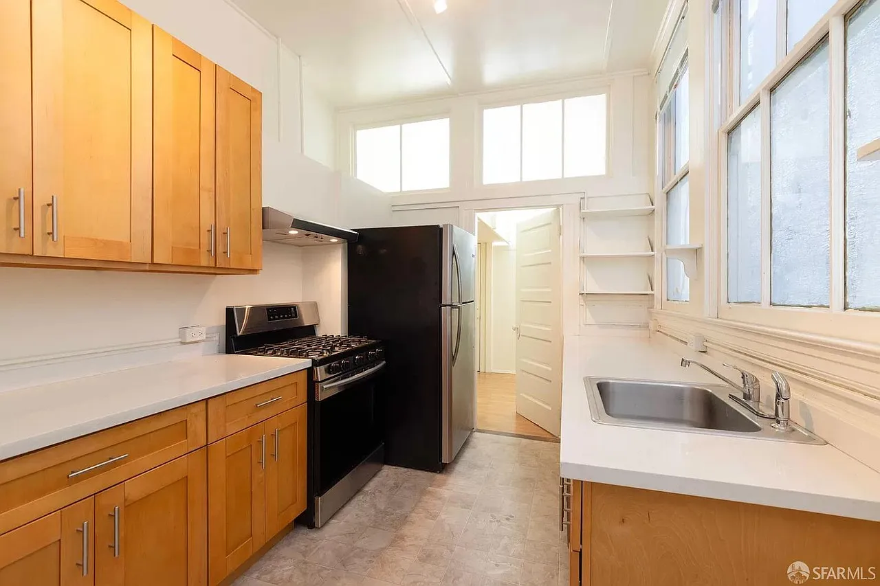 2 bed, 750 sqft, $3,600 — Photo 2