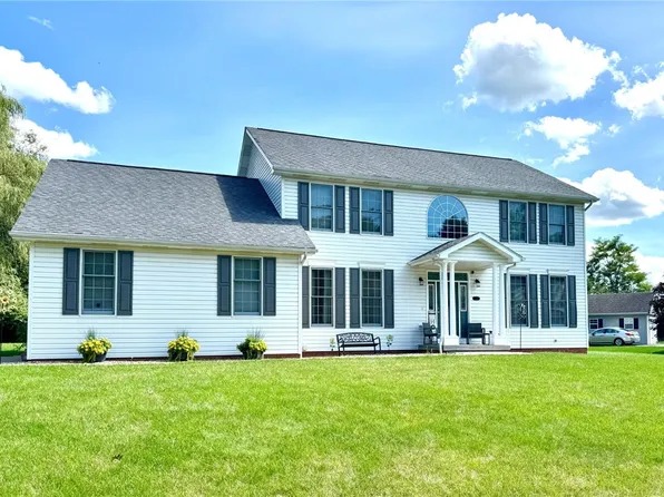 28 Carriage Ln, Grove City, PA 16127