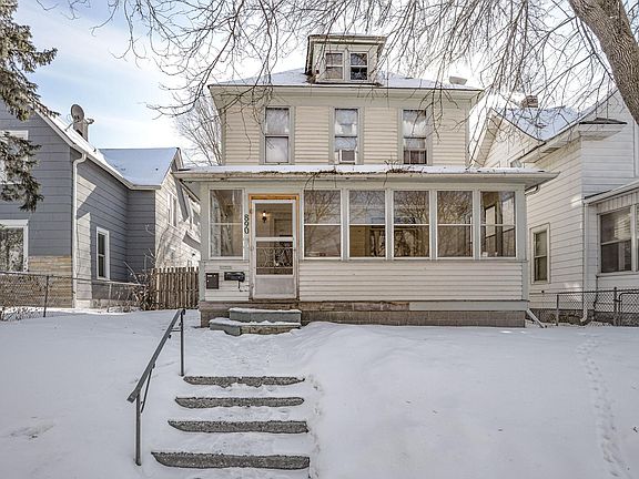 3rd image of 890 Margaret St