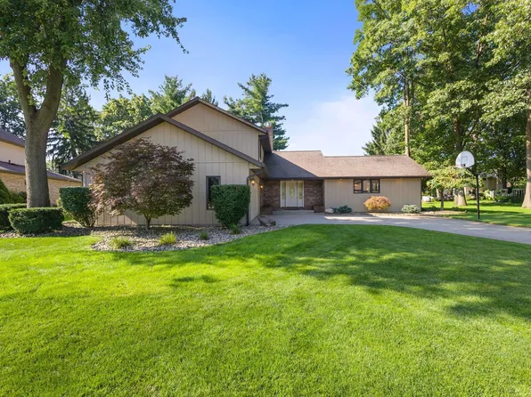 23590 Cedar Knoll Cir, Elkhart, IN 46516