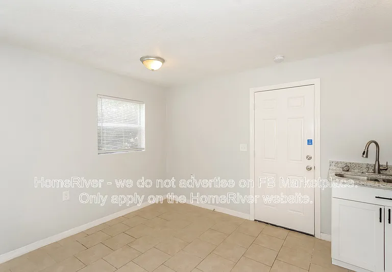 705 W 9th St — Photo 5