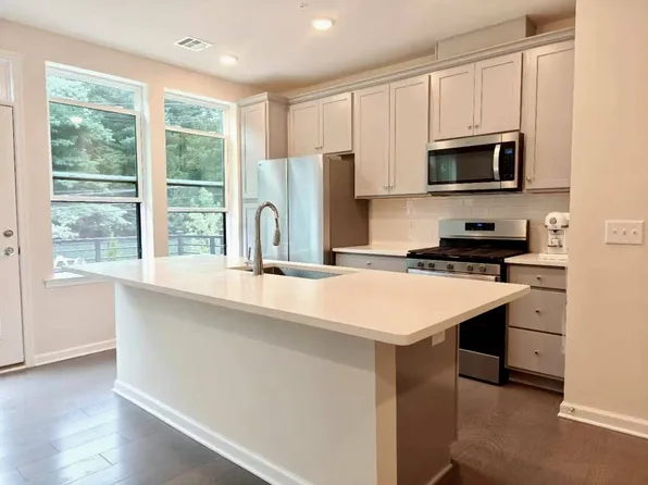 806 Sadie Cir, New Brunswick, NJ 08901