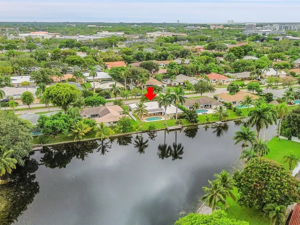 240 El Dorado Parkway, Plantation, FL 33317
