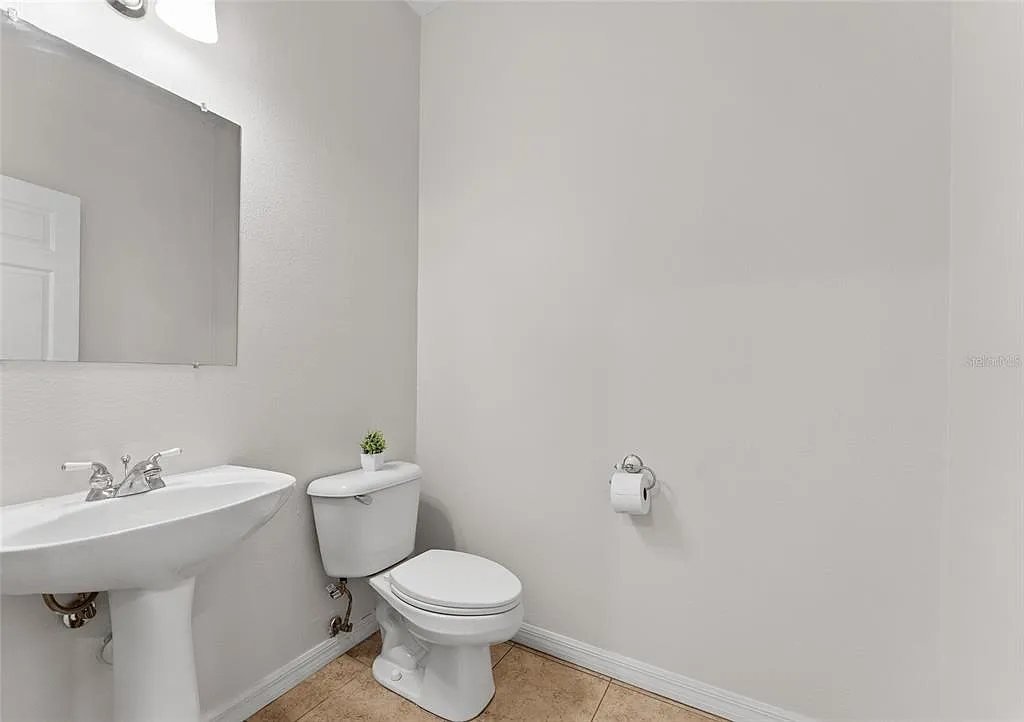 3 bed, 2.5 bath, 1912 sqft, $2,900 — Photo 3