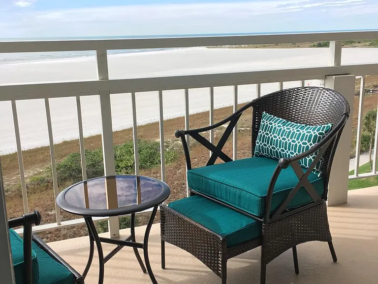 Balcony with direct ocean view
