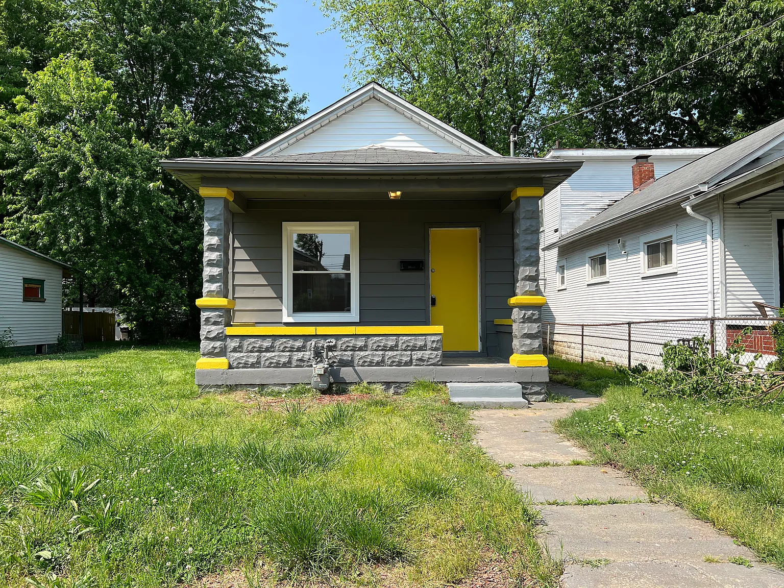 3 bed, 1000 sqft, $1,350 — Photo 1
