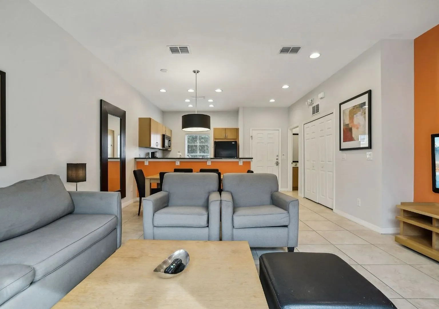 Charming 2BR House in Kissimmee — Photo 4