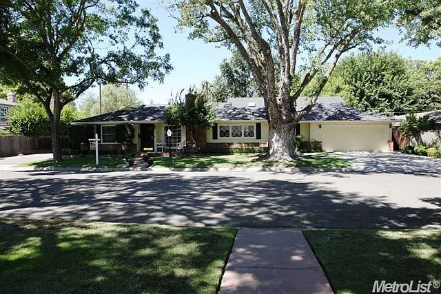 923 Valerie Ln photo 1