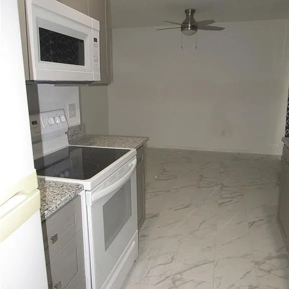 23029 Alabaster Ave — Photo 4