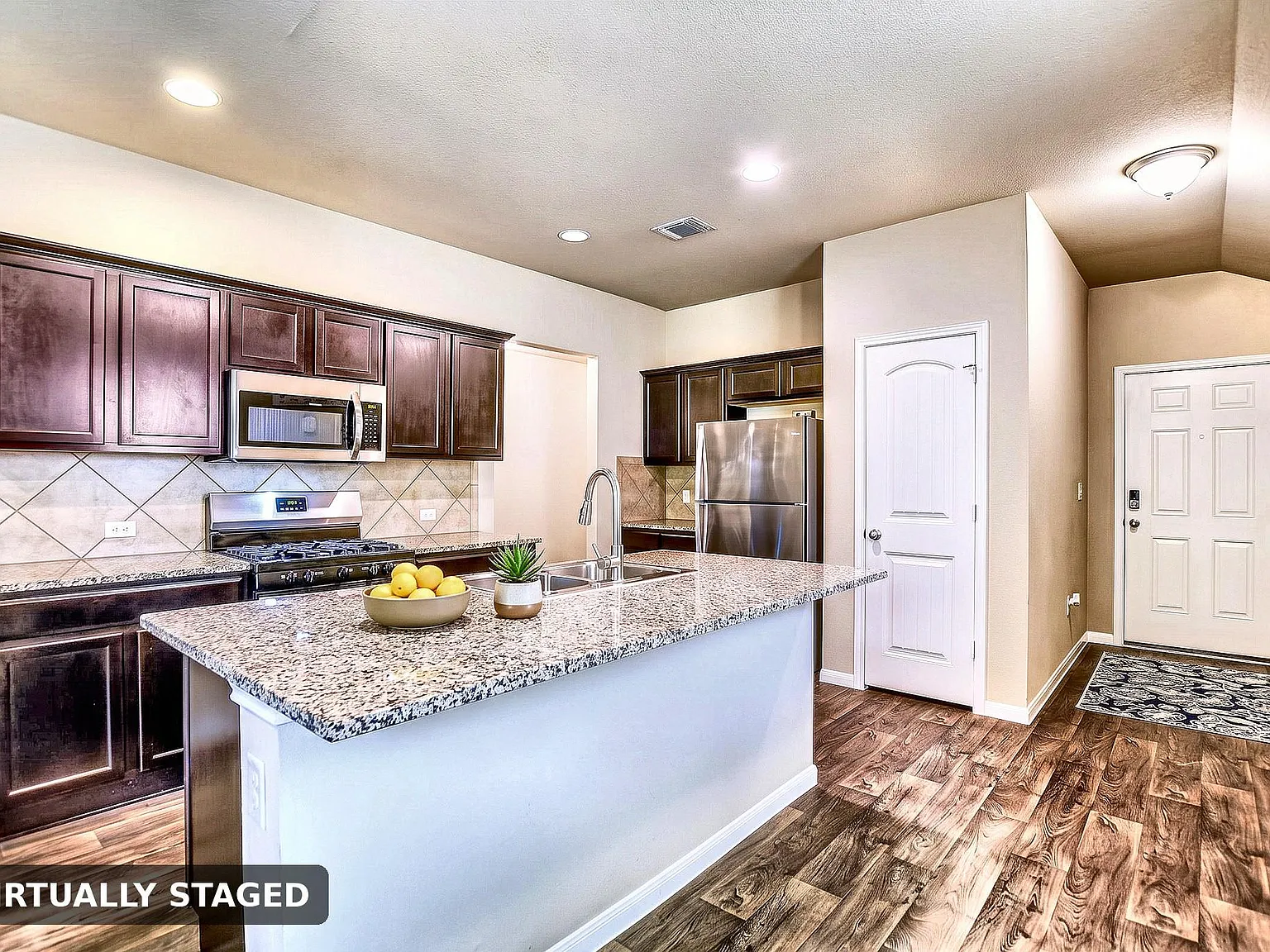 3 bed, 2.0 bath, 1521 sqft, $1,950 — Photo 4