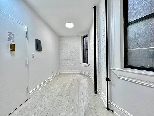 Rented by Bond New York | media 11