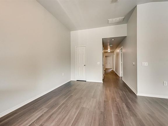 5th image of 663 Hardy St