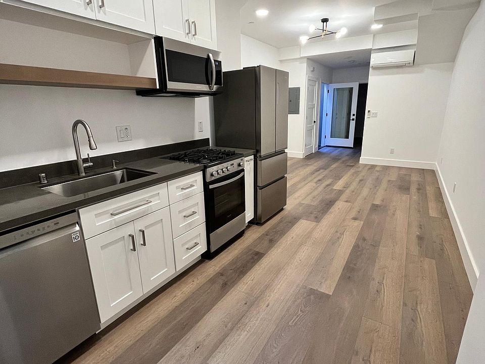 1st image of 137 Fair Oaks St