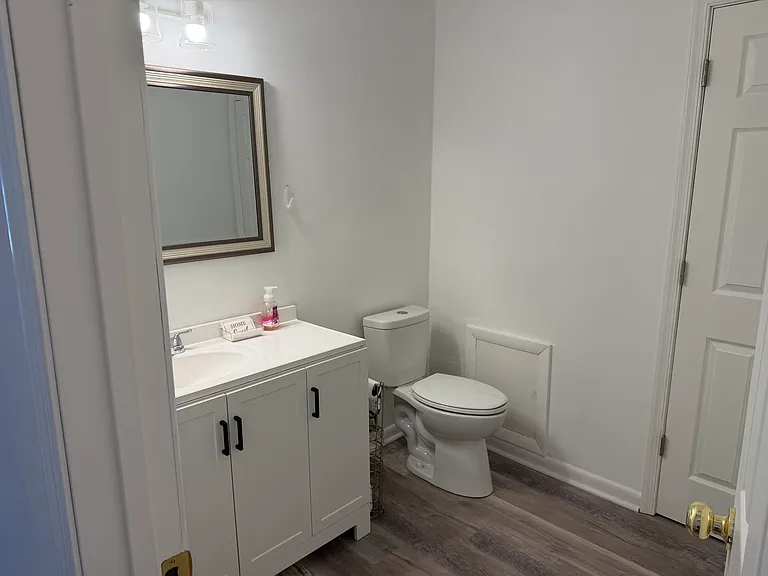 1022 Kenton Ave — Photo 5