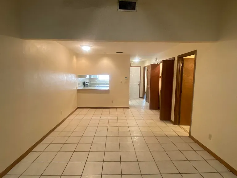 1102 Green Tree Ct #F — Photo 14