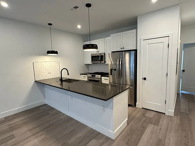 2631 W Oxford St #2 — Photo 1