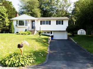 17 Sunset Ave, Ledyard, CT 06339