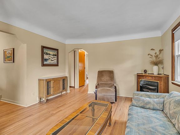 5th image of 14948 Warwick Ave