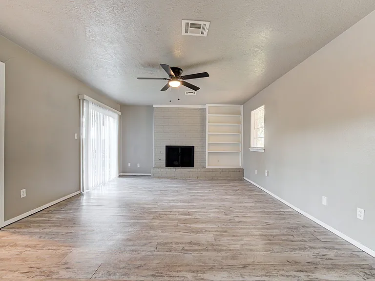 2287 Houston Ave — Photo 3