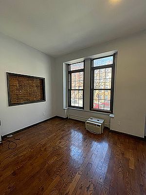 5th image of 354 Vernon Ave APT 3