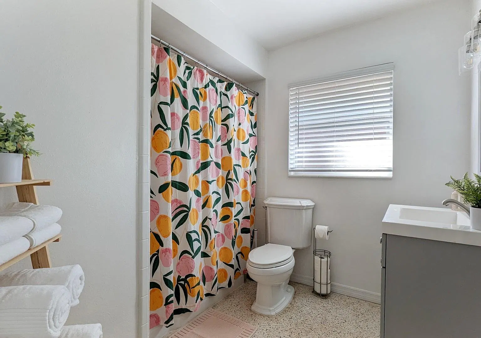 2846 W Tamiami Cir — Photo 3