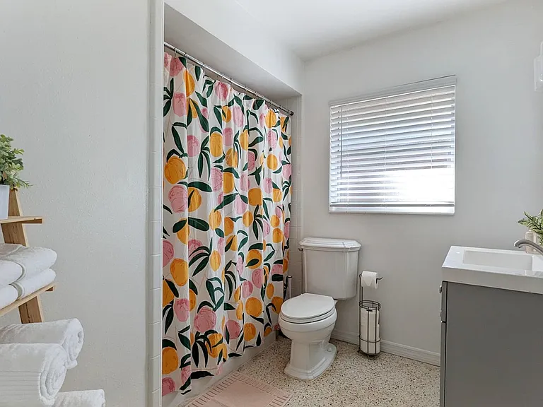 2846 W Tamiami Cir — Photo 3