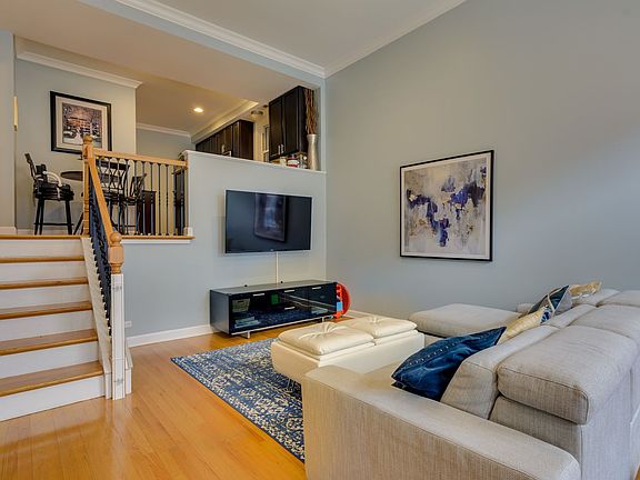 4th image of 3734 N Wilton Ave APT 1N