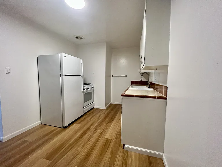 2134 McGee Ave #B — Photo 7