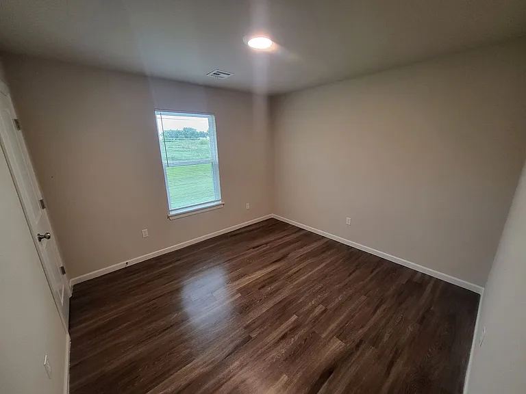 1511 Rosewood Dr — Photo 6