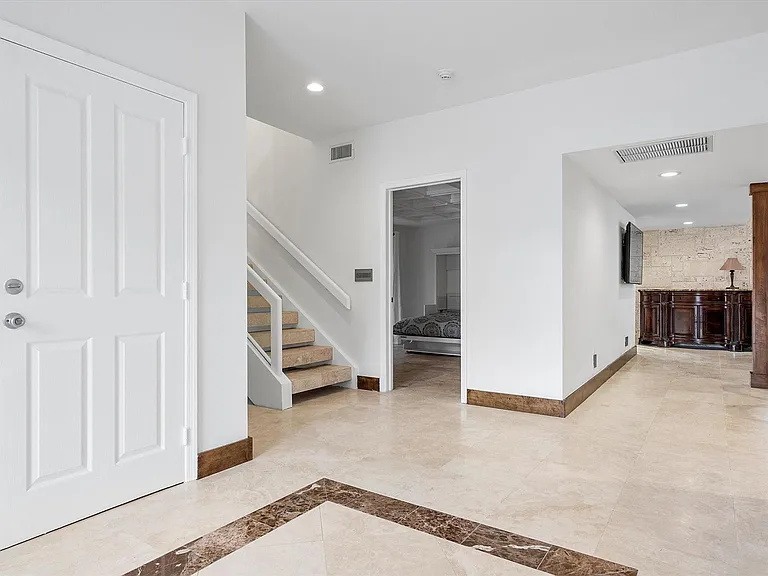 1421 Ponce De Leon Dr — Photo 32