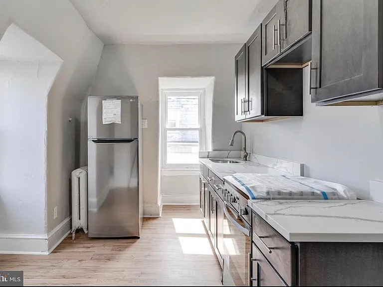 524 E Johnson St #3 — Photo 9
