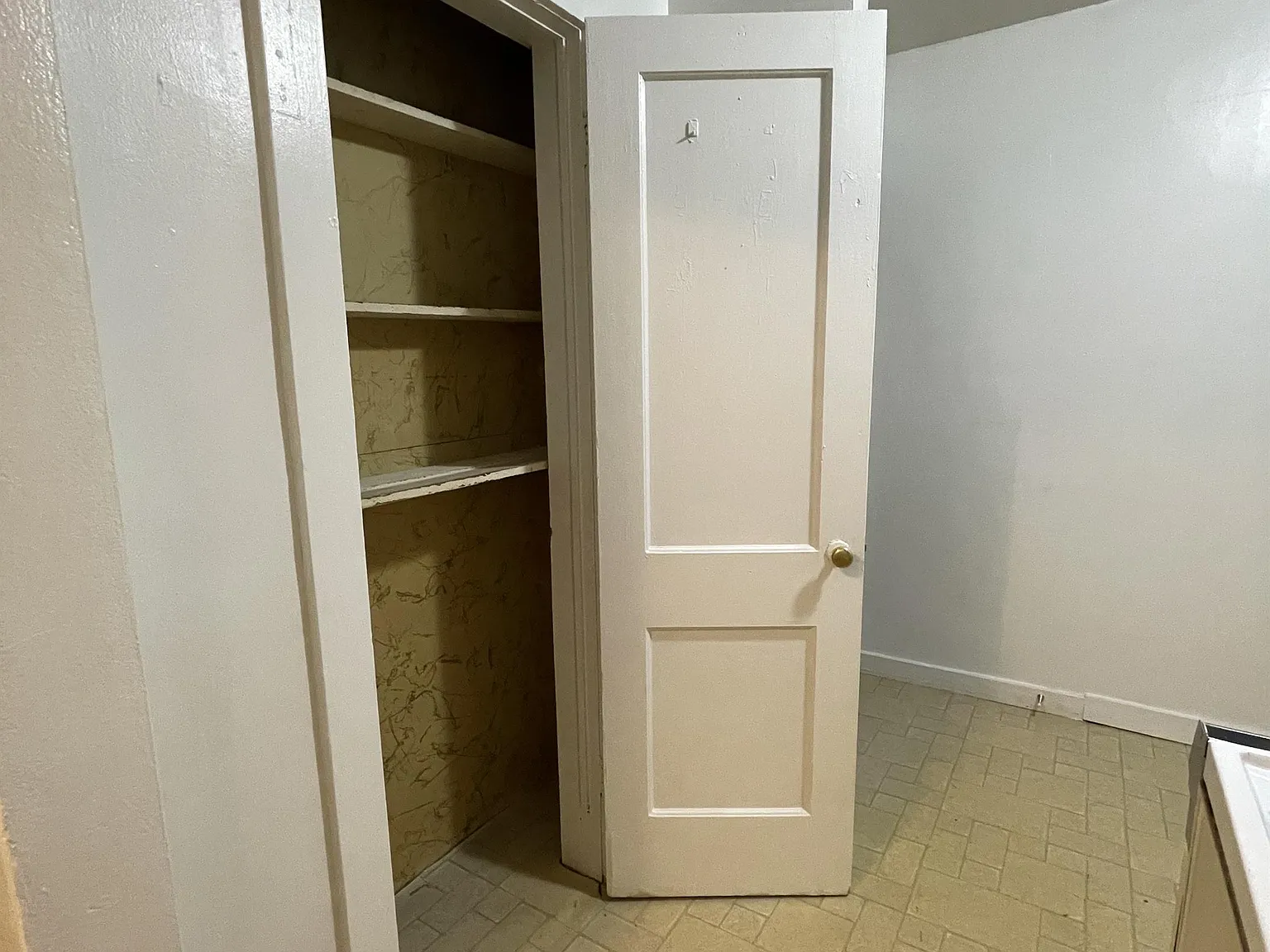 Fairview Apartments - Unit 12 — Photo 3
