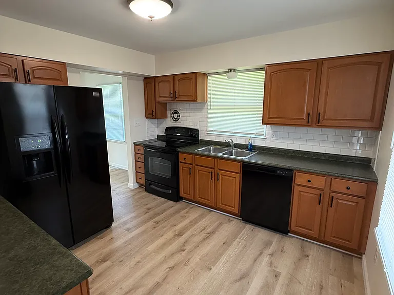 3390 Kenlawn St — Photo 2