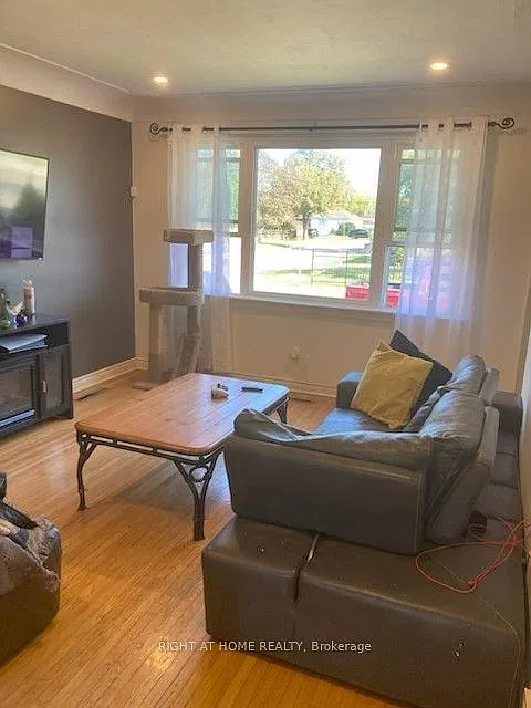 3 bed, $2,300 — Photo 2