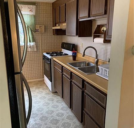 4th image of 432 Stoneybrook Dr
