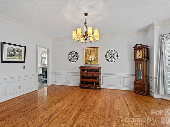 5th image of 8621 Summerfield Ln