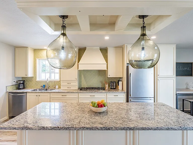 8708 E Vista Dr — Photo 3