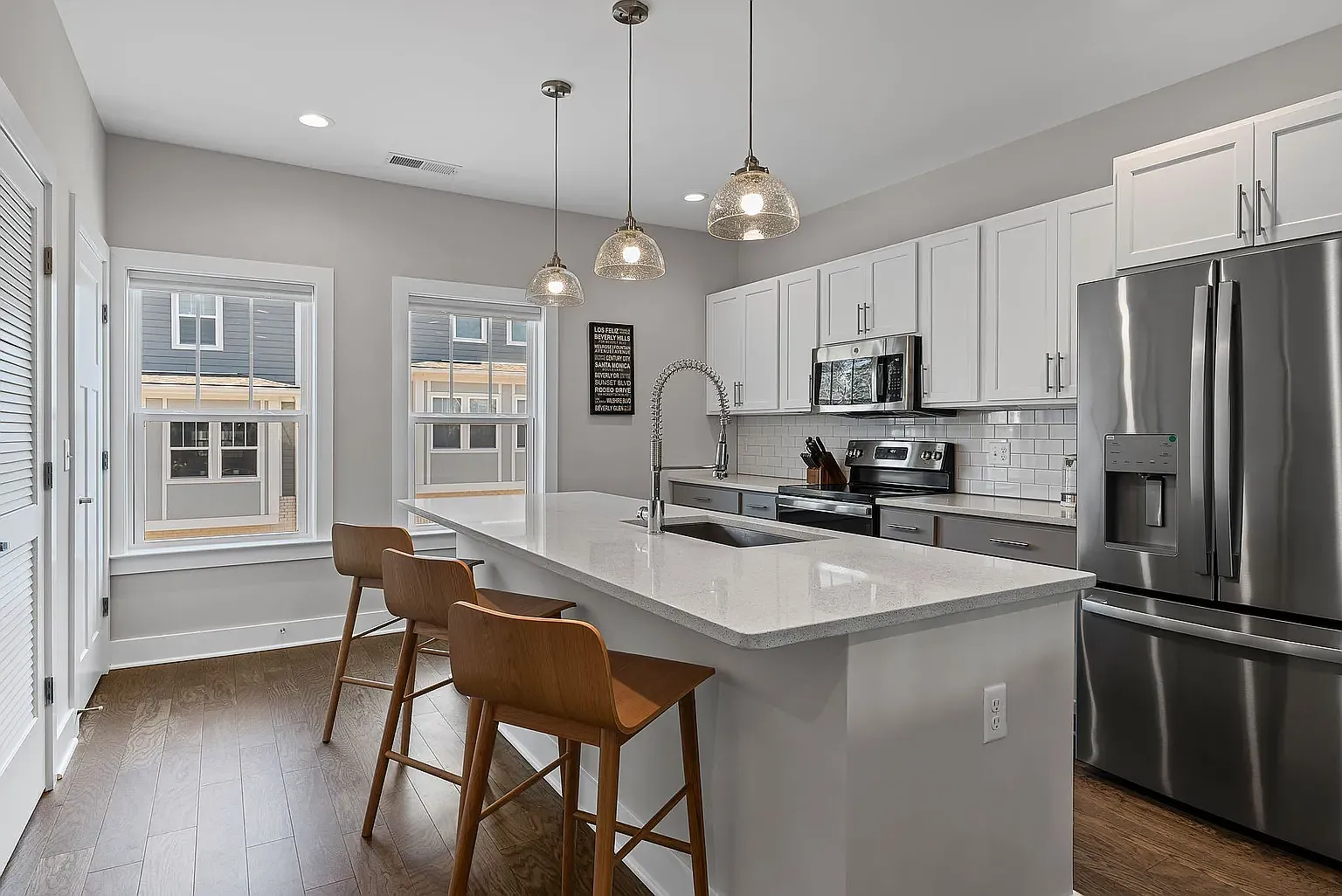 3 bed, 3.5 bath, 2200 sqft, $3,300 — Photo 1