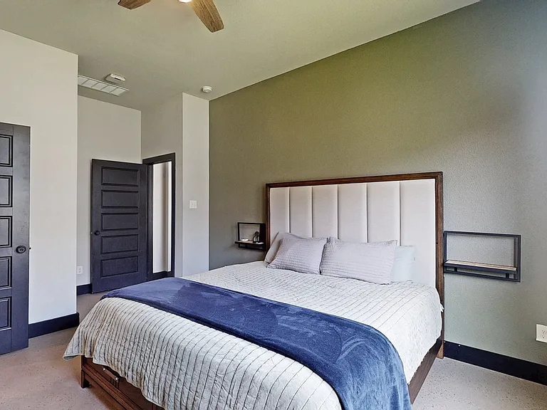2504 Lazy Dog Ln — Photo 17