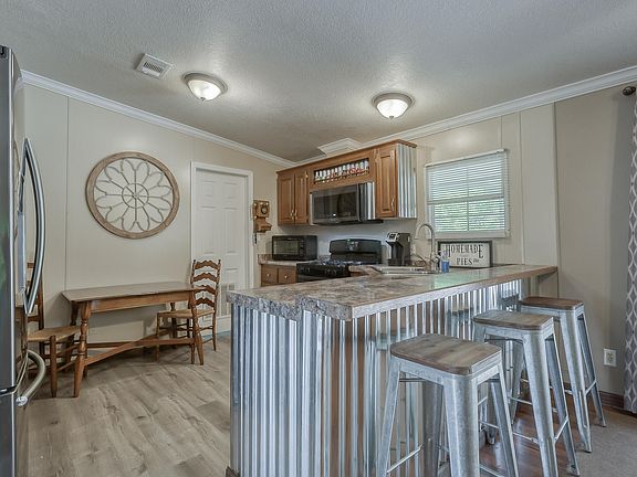 2nd image of 10433 Oakwood Ter