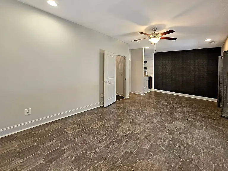 2142 Coventry Dr — Photo 39