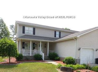 212 Penny Ln, Elkview, WV 25071