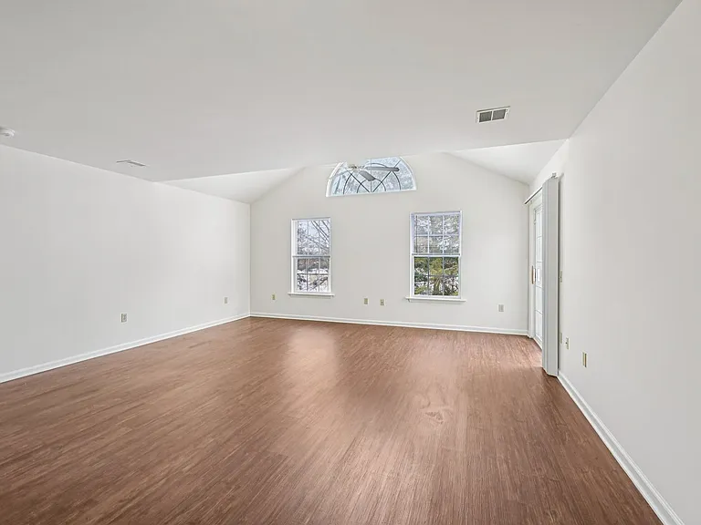 Spring Creek Apartments — Photo 29