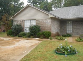 2330 Red Branch Dr, Texarkana, AR 71854