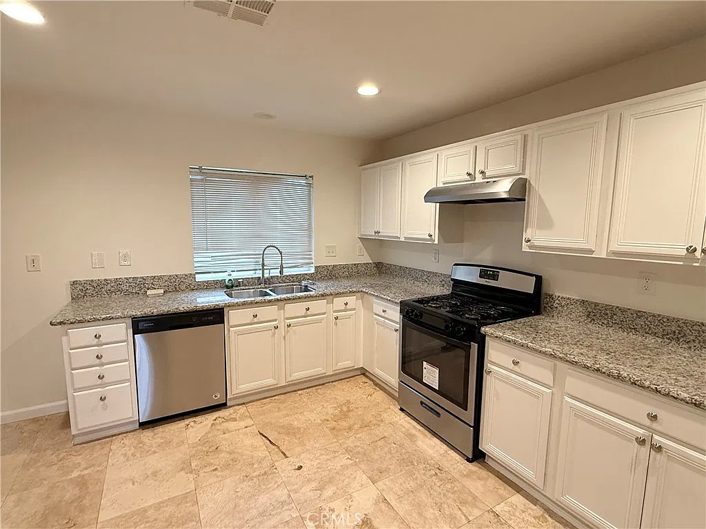 3 bed, 1959 sqft, $2,900 — Photo 4