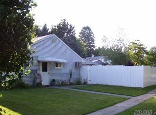 49 Southridge Dr, Glen Cove, NY 11542
