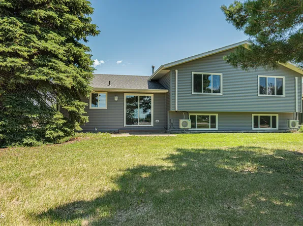 1046 Lake Ave, Bismarck, ND 58504