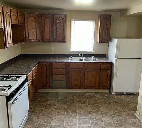 3rd image of 1666 E Naomi St