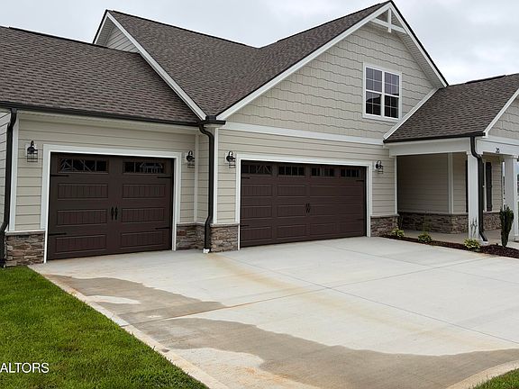 4th image of 216 River Birch Dr