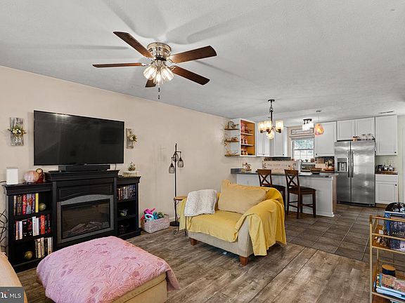 4th image of 129 Alger Ln